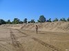 Координатор ЭВСК Андрей Рудомаха фиксирует на GPS место незаконной добычи песка