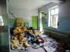 Комнаты заваленные мусором в здании бывшей бани