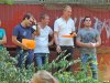 Привезенные застройщиком на митинг люди, успевшие купить квартиры в ЖК "Белые паруса"
