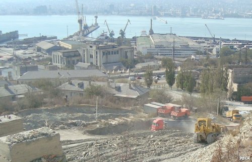 Работы идут в непосредственной близости от жилых домов по улице "Цемзавод Пролетарий"