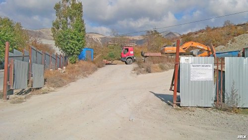 Техника вывозится со стройплощадки "автодрома"