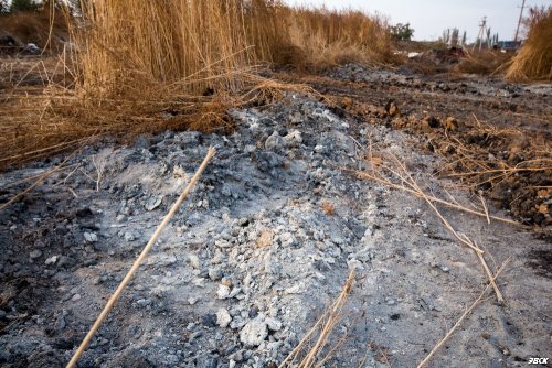 Зола от которой разносится очень едкий запах 