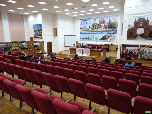 "Неслушания" проходили в пустом зале