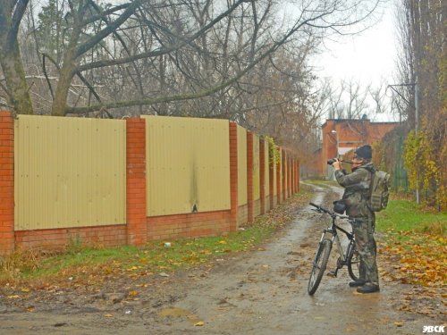 Активисты ЭкоВахты инспектируют украденный у народа участок парка 30-летия Победы