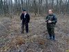 Нижнебаканское лесничество, 27 квартал. Местный житель Андрей Терновой и активист ЭВСК Иван Карпенко на месте вырубки