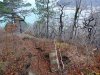 Здесь раньше был спуск, сейчас он разрушен и загорожен колючей проволокой