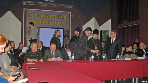 Круглый стол в Новороссийске на тему о строительстве храма на Малой земле