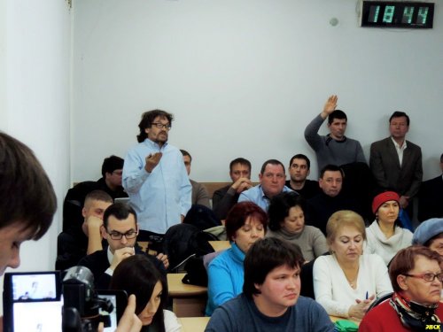 Андрей Рудомаха спрашивает, почему до жителей не была донесена информация о предмете публичных слушаний