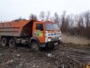 Грузовик который привез очередную партию строительного мусора 