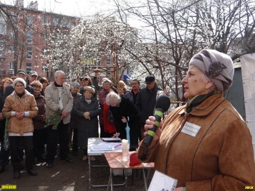 Выступает один из организаторов митинга Валентина Игнатенко