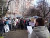 Представитель инициативной группы жителей Ростовского шоссе Ольга Островерхова зачитывает резолюцию митинга