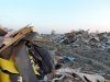 Ещё один фрагмент огромной мусорной картины