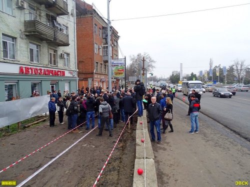 Встреча постепенно переместилась на территорию проведения работ 