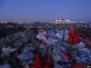 Мусор валится в непосредственной близости от жилых многоквартирных домов