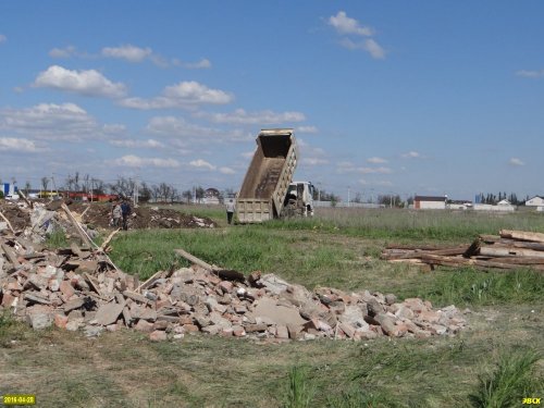 Свалка на улице Милютинской в районе железной дороги, п.Индустриальный