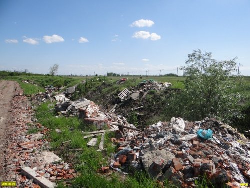 Свалка на улице Милютинской,поселок Индустриальный