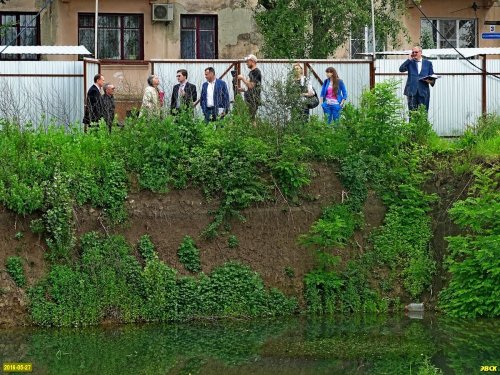 На берегу котлована, вырытого под строительство ЖК "Покровский берег"