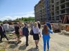 Делегация чиновников и общественности осматривают территорию строительства ЖК "Белые паруса"