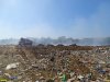 Пожарные заливают водой горящий мусор