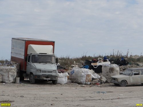 Под Геленджиком в огромную свалку превращают лесной массив