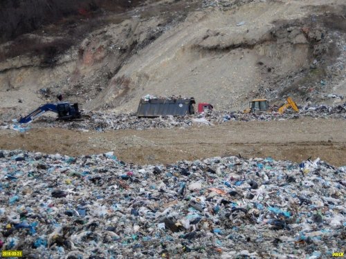 Свалка на горе, недалеко от поселка Лермонтово на Черном море