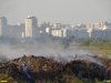 Юбилейный микрорайон Краснодара виднеется в дымке горящего мусора