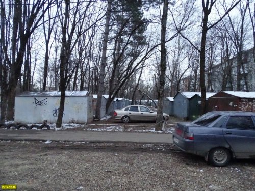 Парковка в зеленой зоне возле школы №16 