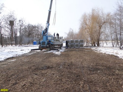 Выгрузка строительных материалов в зеленой зоне на х.Ленина