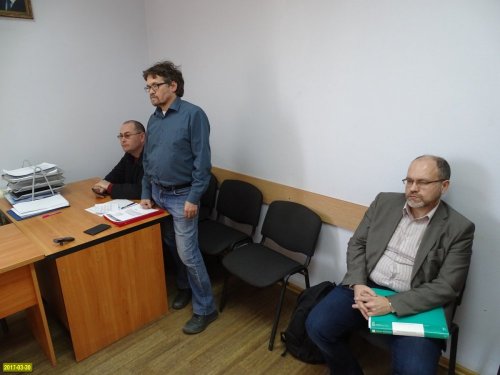 Стороны дела: слева - Рудомаха, справа представитель Роскомнадзора - Бахметьев