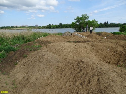 Участок поймы озера Старая Кубань в пределах парковой зоны засыпан неизвестными под планируемую застройку