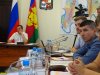 Вениамин Кондратьев и общественники слушают оправдания чиновников по поводу нерешенных проблем