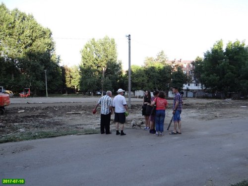 Активисты ЭкоВахты обсуждают проблему вырубки с местными жителями