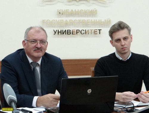 Игорь Мазурок и модератор "круглого стола" Алексей Тимофеев