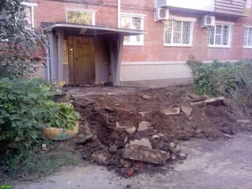"Благоустройство" дворов на улице Тургенева в Краснодаре