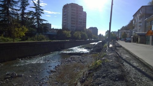 Незаконная добыча гравия в реке Западный Дагомыс