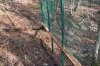 Забор пересекает даже ручьи