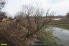 На этой фотографии видно, как старицу Кубани засыпают с двух сторон.