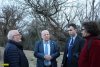 Зампред СПЧ Евгений Бобров рассказывает Михаилу Федотову о результатах осмотра площадки, где началось незаконное строительство д