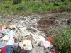Прежний мусор сожгли (на заднем плане) и вывалили новый