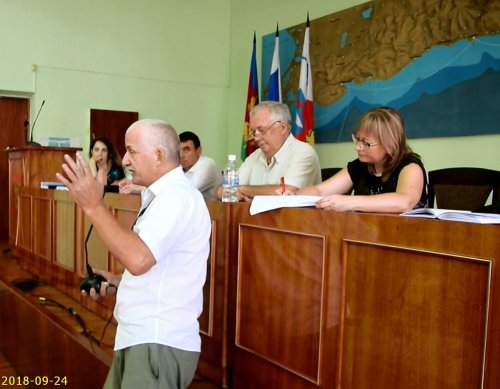 Выступает Владимир Остапук (Общественный экологический совет г.Сочи) 
