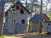 Храпакова щель. Незаконно построенные в лесу бетонные здания