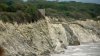 Выходящий к обрыву Чёрного моря незаконный забор в селе Мысхако (Новороссийск)