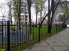 Огражденная незаконным забором зеленая зона на улице Кубанская набережная в Краснодаре