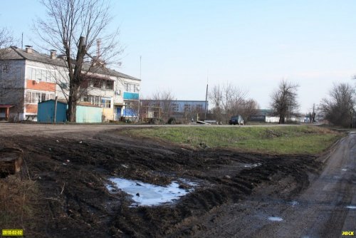 Разбитая большегрузами улица Яблоневая в СНТ "Урожай"