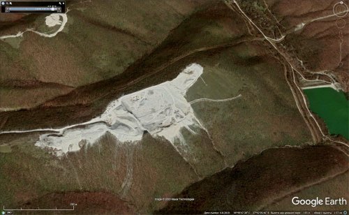 Атакайский карьер (Новороссийск), вид с космоса