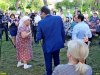 Жительница Октябрьского рассказывает главе района о одной из острых проблем поселка