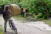 Въезд в Колхозную Щель перекрыт шлагбаумом