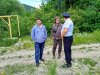 Полицейские разговаривают с координатором Экологической Вахты Андреем Рудомахой