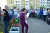 Галина Сильман зачитывает резолюцию схода жителей