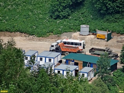 База строителей дороги на Лунную Поляну, организованная на Водопадной поляне